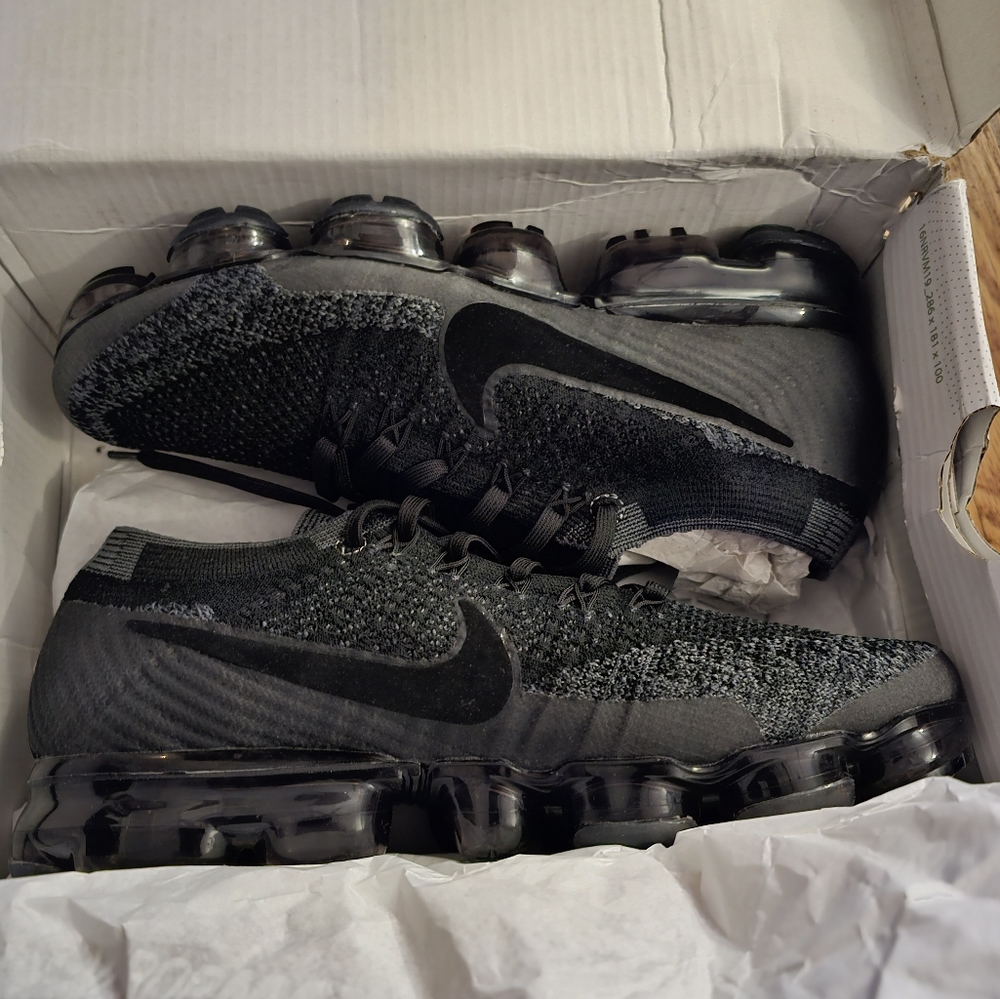 WOMANS NIKE AIR VAPORMAX FLYKNIT SIZE 8 NIB